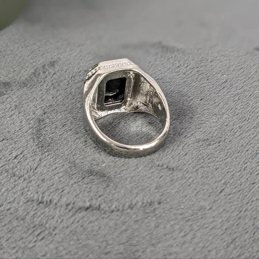 Silver color dark stone signet ring, 8, unisex