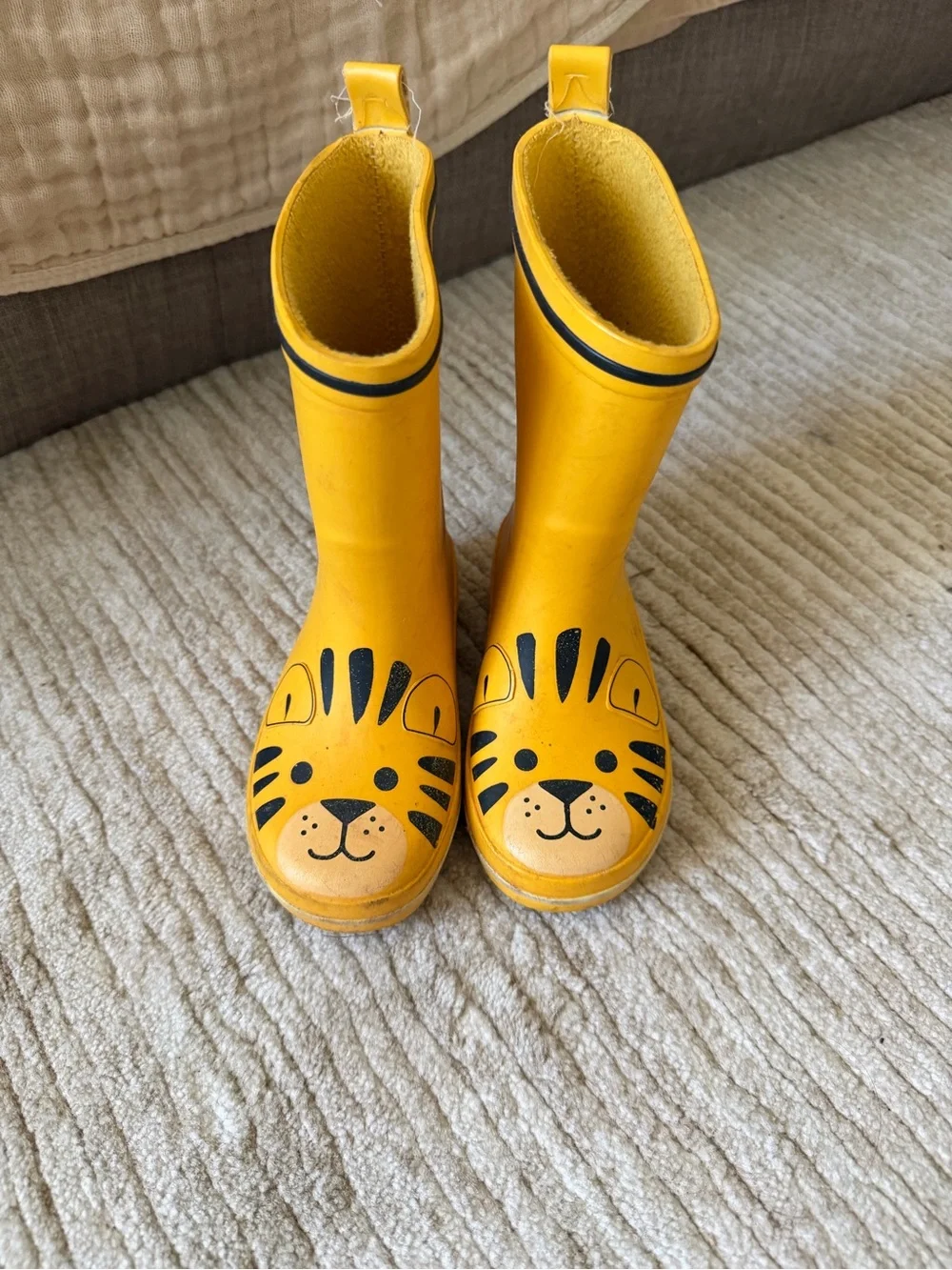 H&M playful tiger