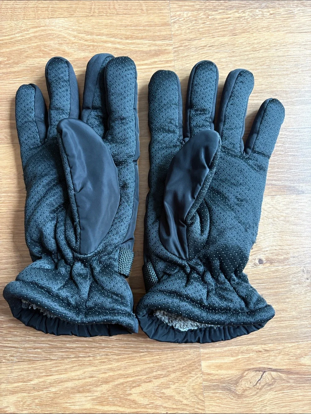Black Insulated Winter Gloves