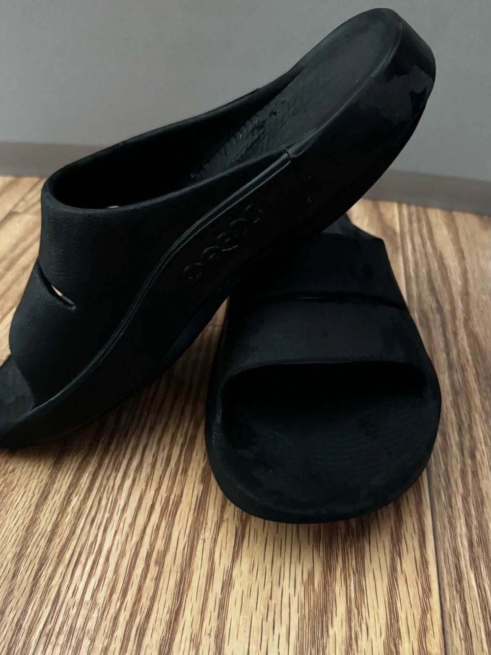 OOOFOS Black Recovery Slides Sandals Slip-Ons Size M6/W8