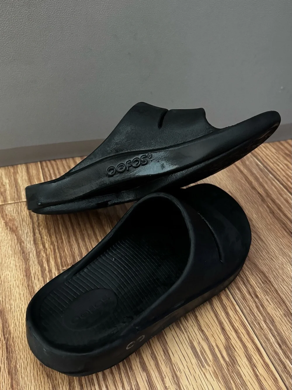 OOOFOS Black Recovery Slides Sandals Slip-Ons Size M6/W8