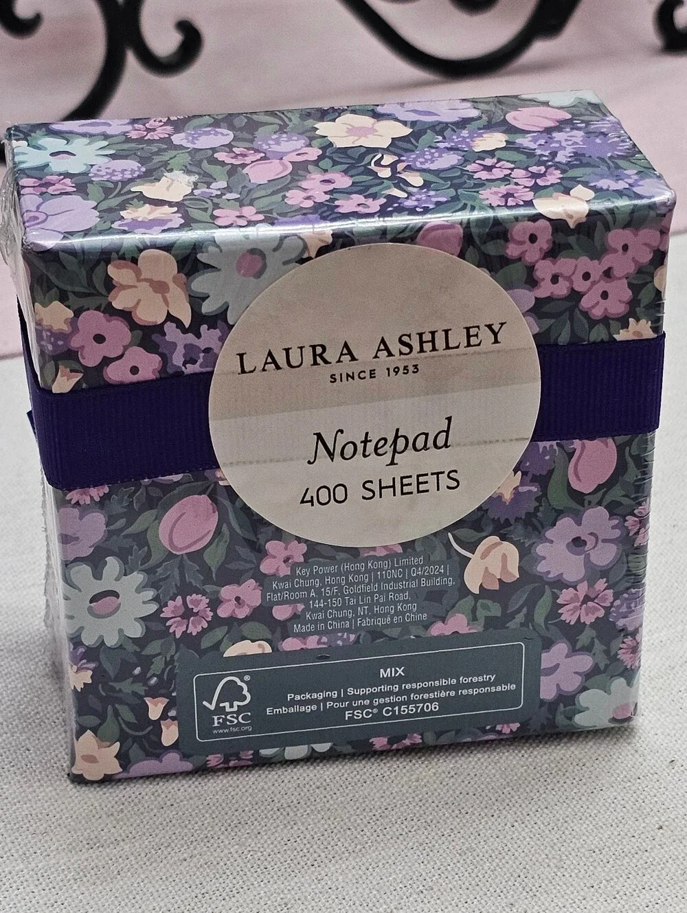Laura Ashley stationary Gift cube Set Floral-patterned Note Pad & Holder NWT