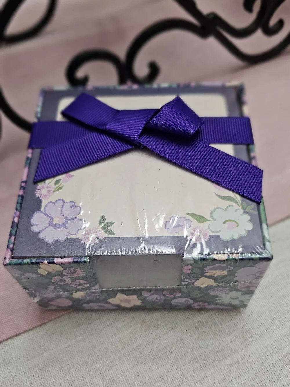 Laura Ashley stationary Gift cube Set Floral-patterned Note Pad & Holder NWT