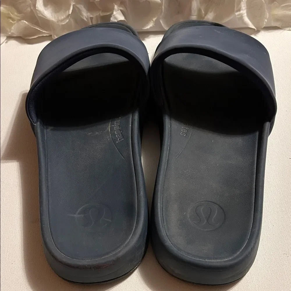 lululemon athletica stylish dark