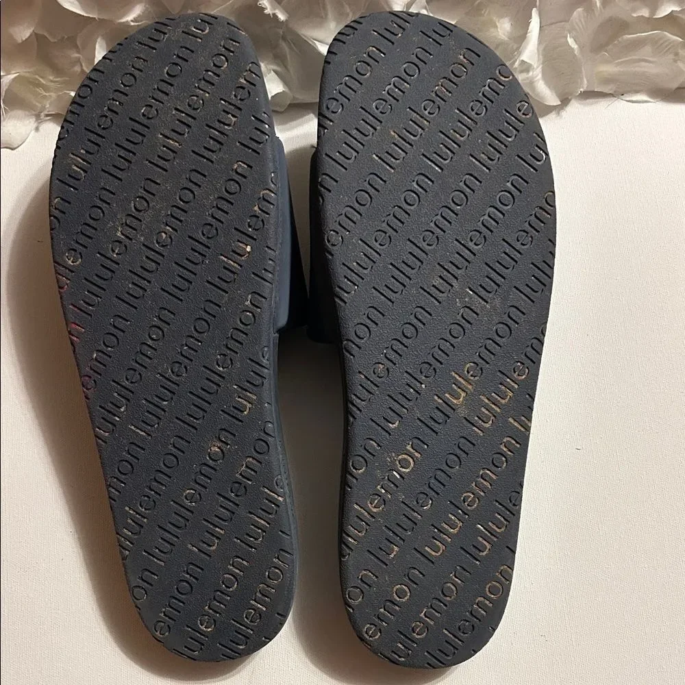 lululemon athletica stylish dark