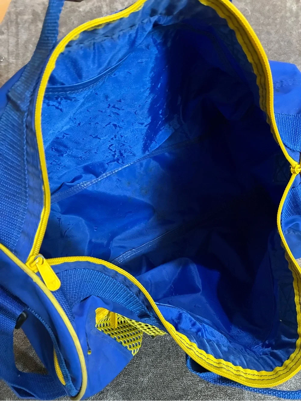 Guess 90s Vintage Waterpro 19” Sports Duffle Canvas Bag Blue/Yellow Gym Athletic