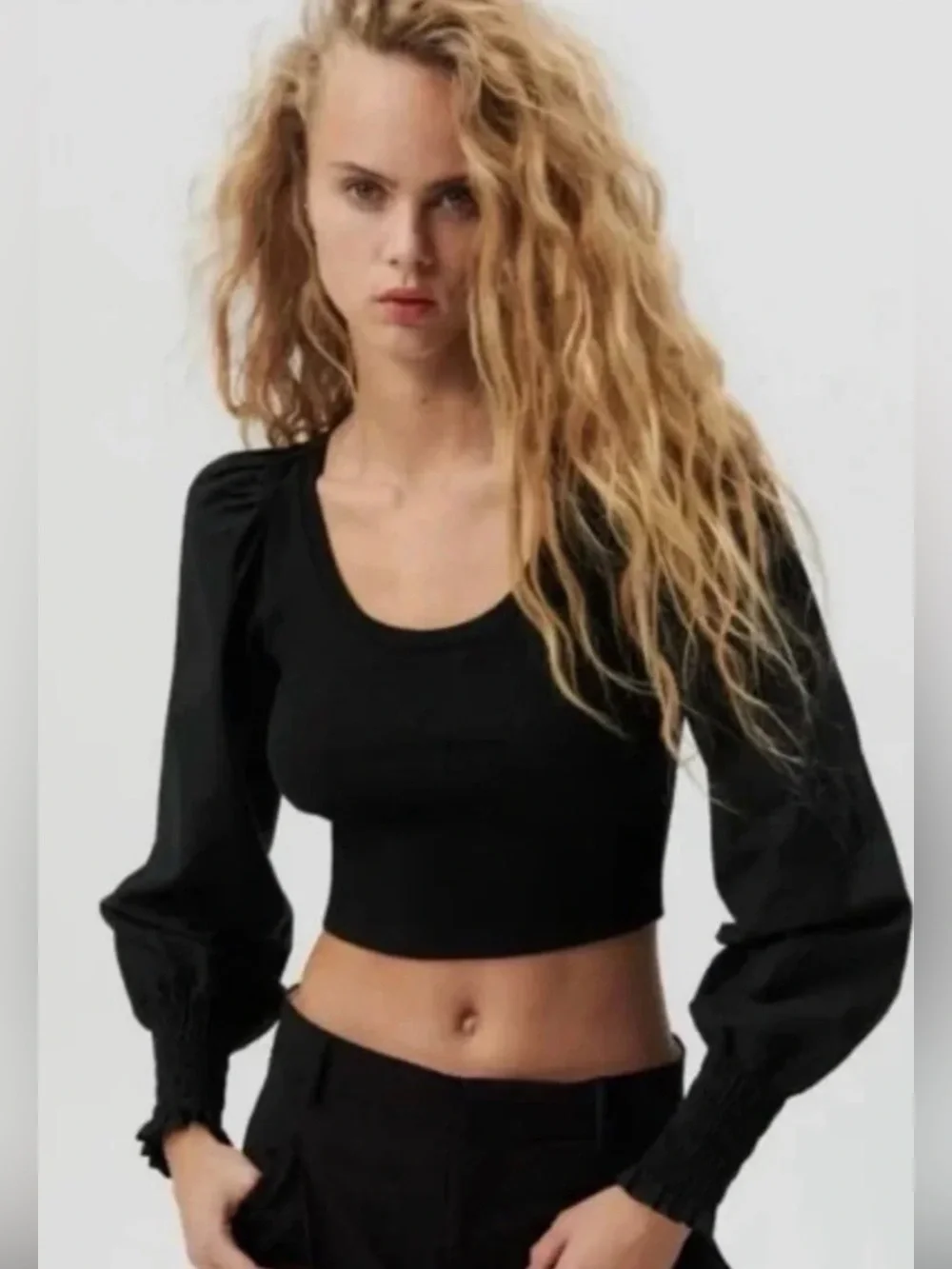 Black Puff-Sleeve Cropped Top - size L