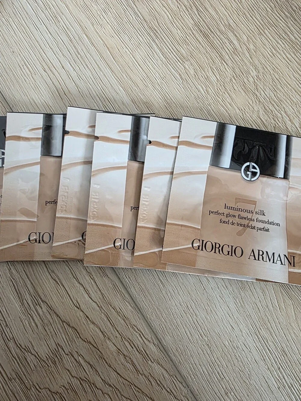 6 X Giorgio Armani Luminous Silk Perfect Glow Flawless Foundation sample packets