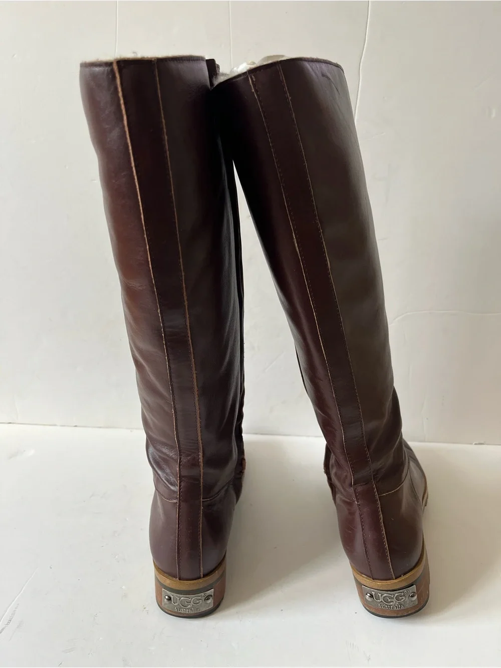 Ugg Classic Tall Brown Leather sheepskin lined shearling winter Boots size 6