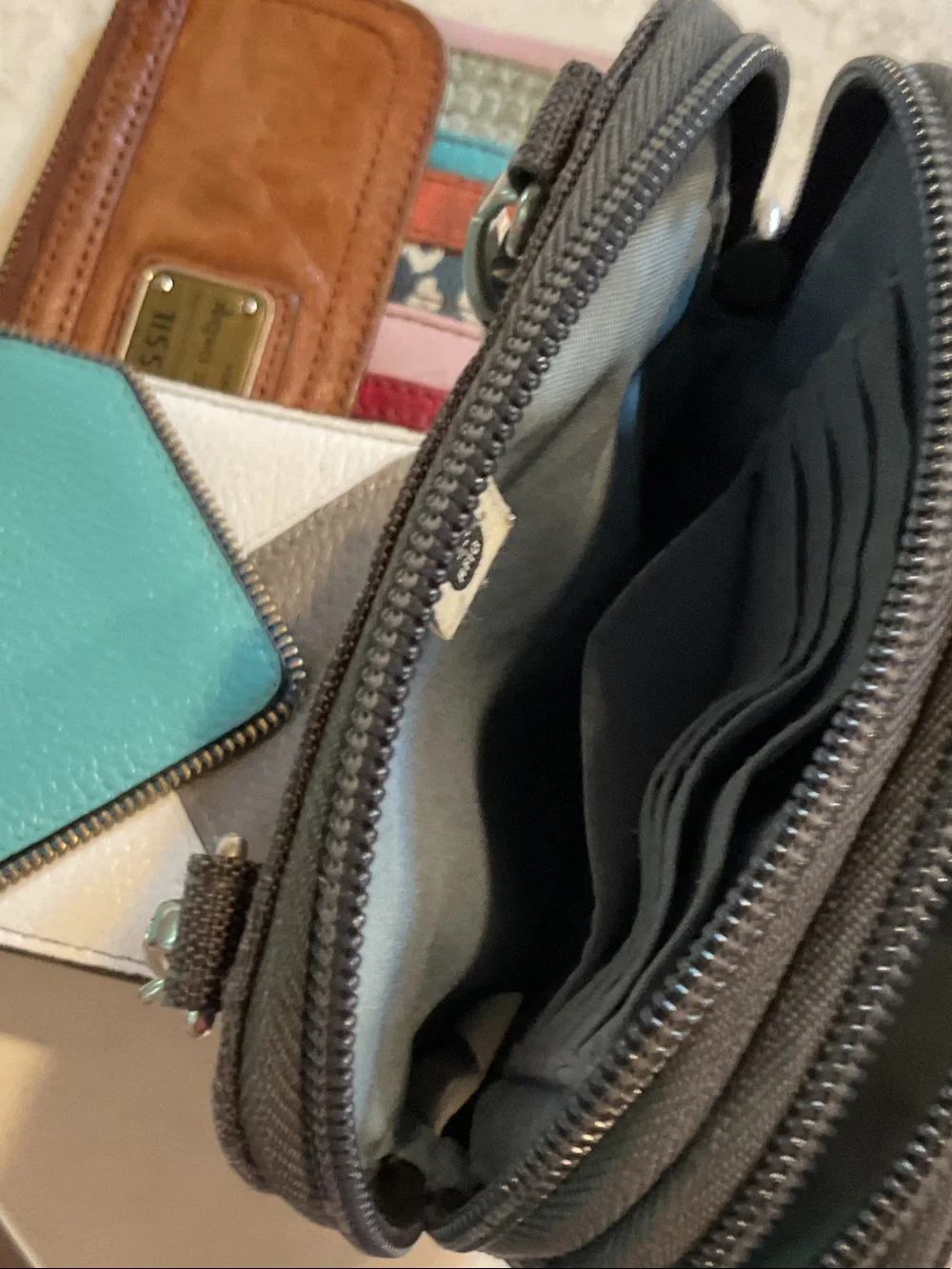 Baggallini slim rfid