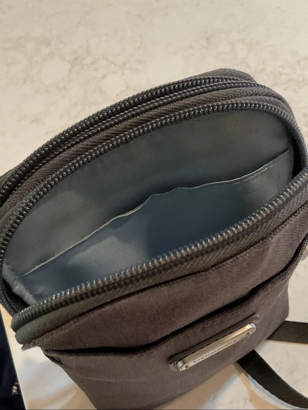 Baggallini slim rfid