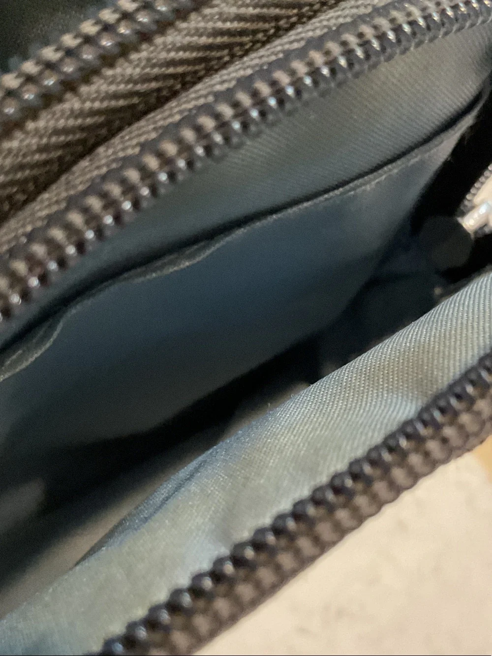 Baggallini slim rfid