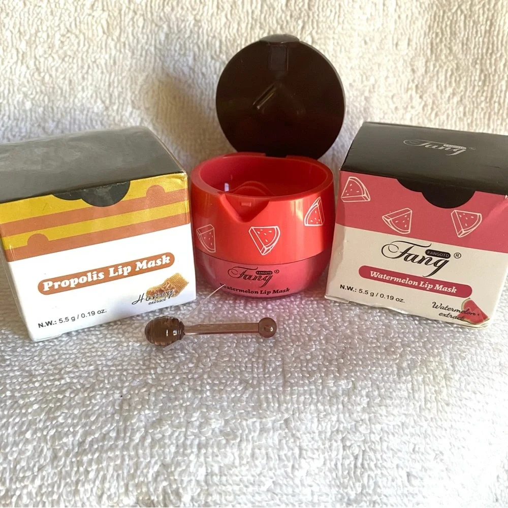 FANG lip mask