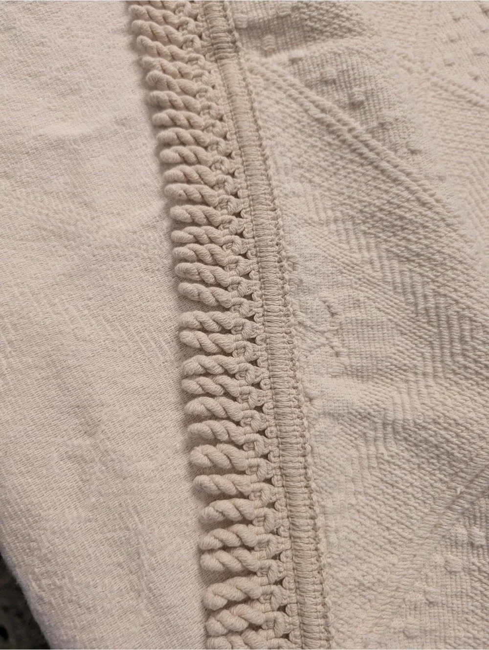 Vtg King Egyptian Cotton Matelassé Coverlet  Made in Portugal  Ivory/Tan Fringed