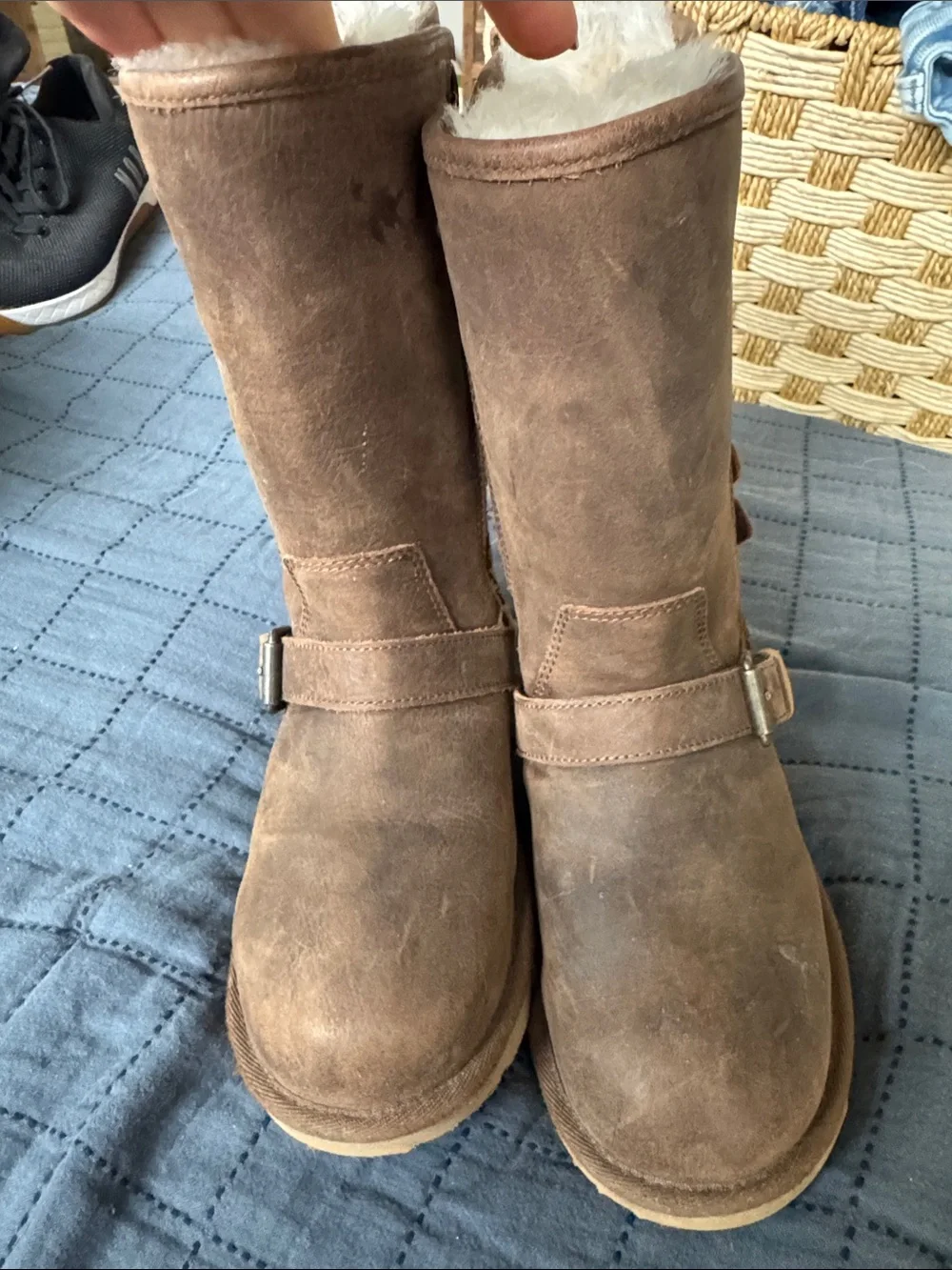 UGG classic mid