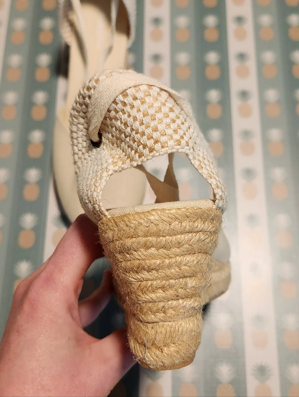 Soludos upper white wedge
