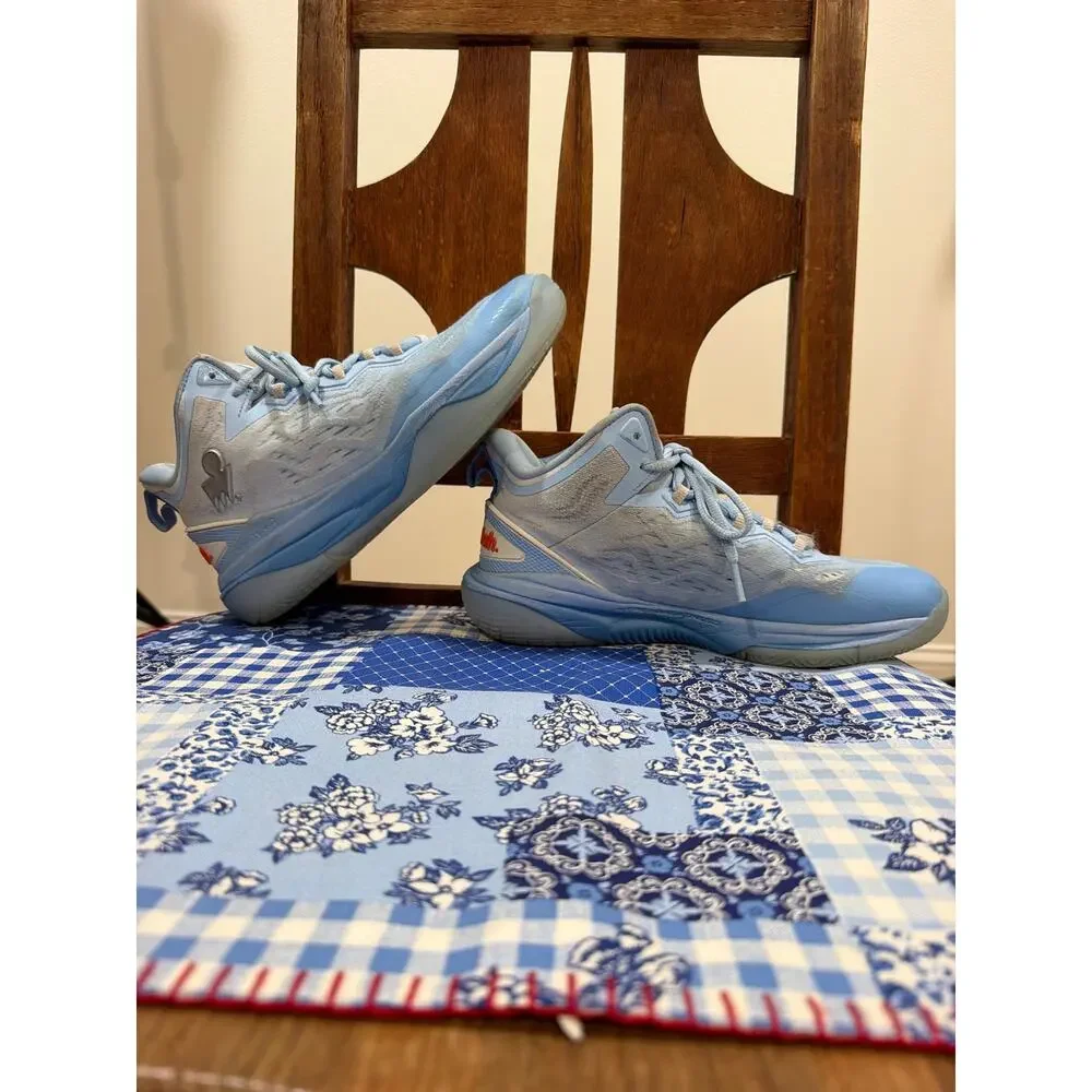 Moolah kicks women