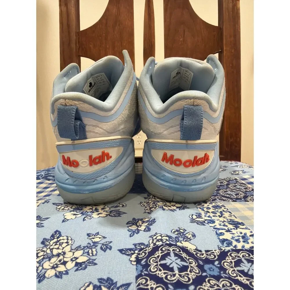Moolah kicks women