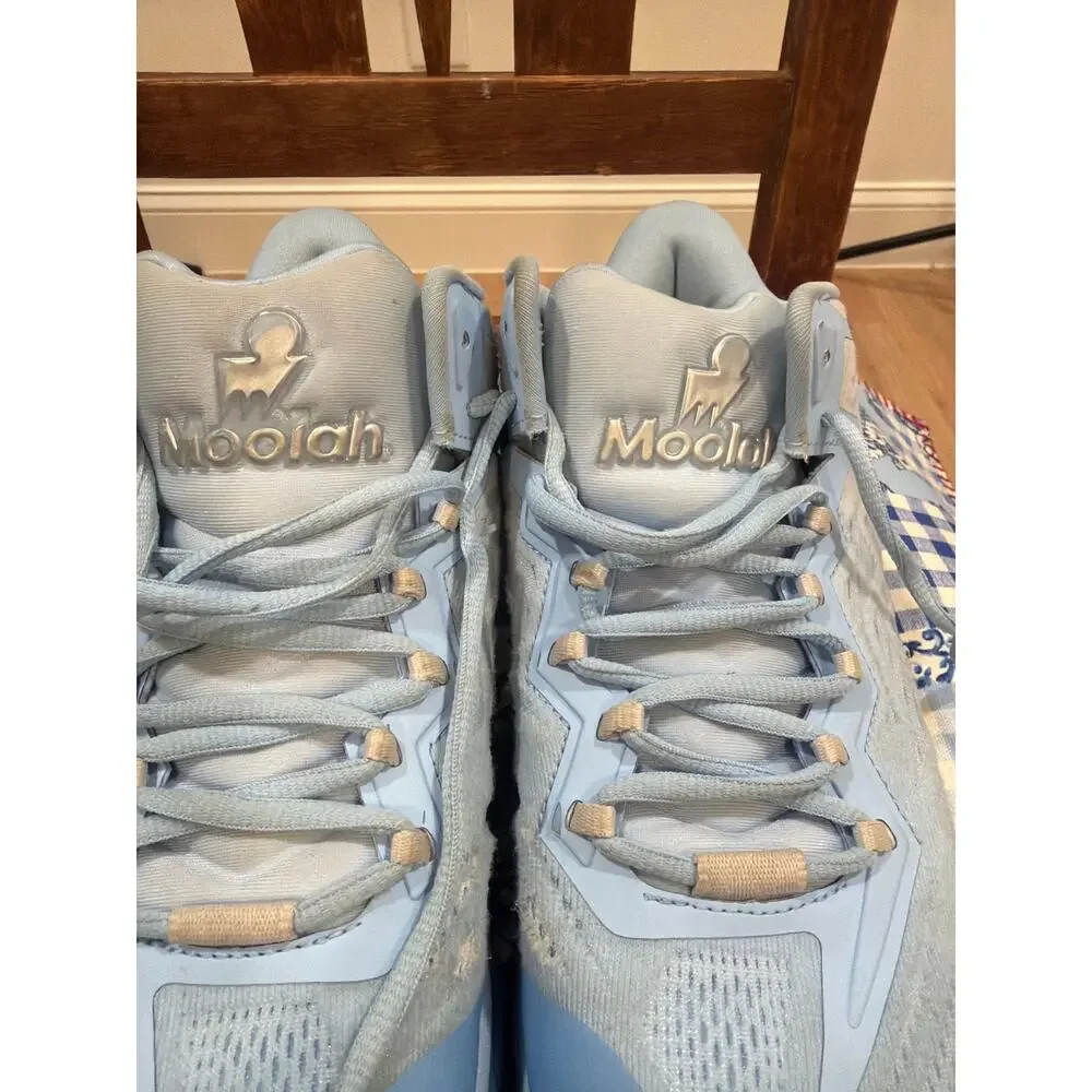 Moolah kicks women