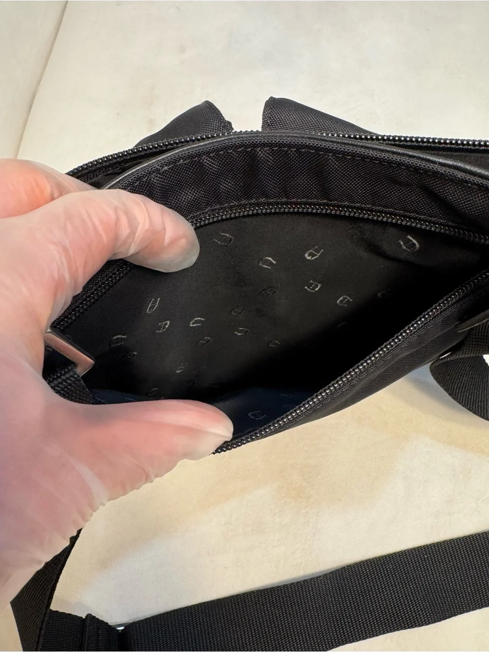 Aigner Black Men's Crossbody Organizer Shoulder Bag - Classic Everyday Style