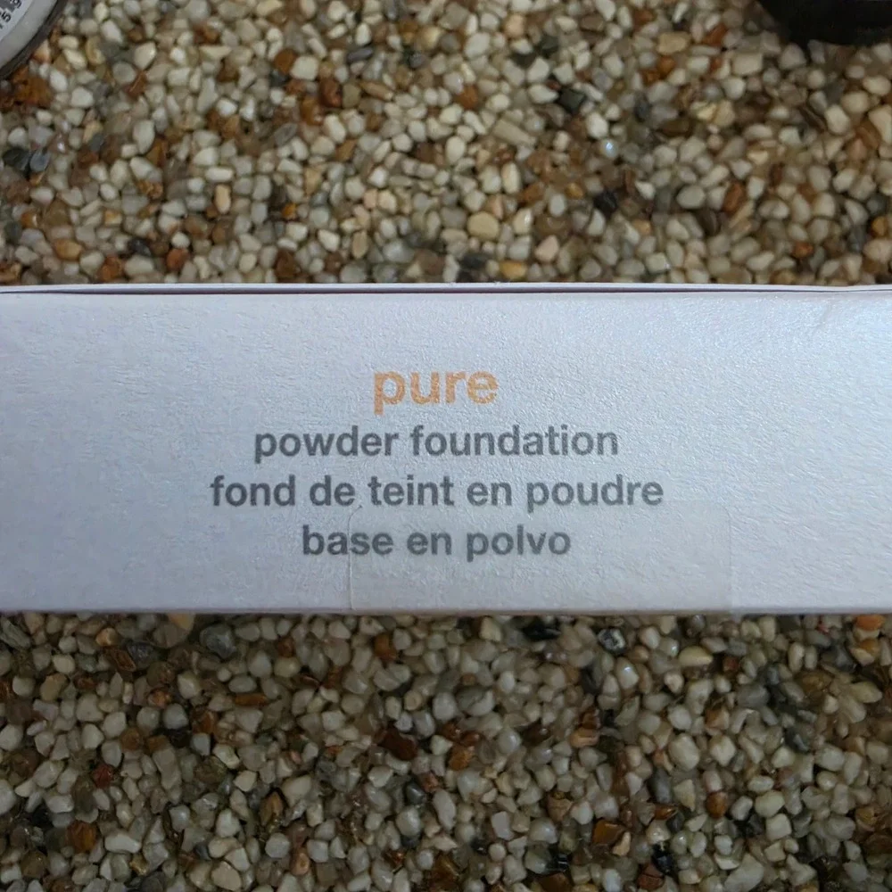 TIGI Powder Foundation Pure 0.37 oz Matte Face Makeup Compact with Mirror