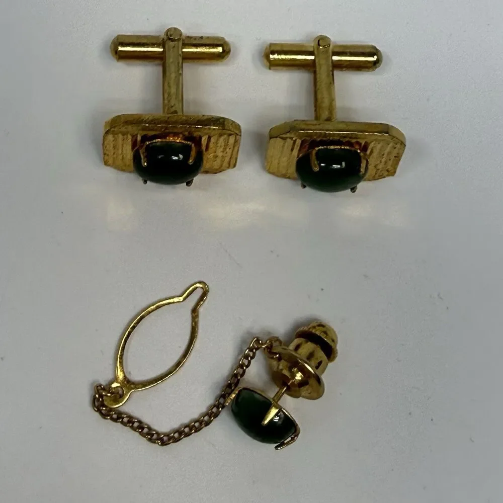 Vintage Gold Tone With Jade Stone Cuff Links And Matching Tie Tack