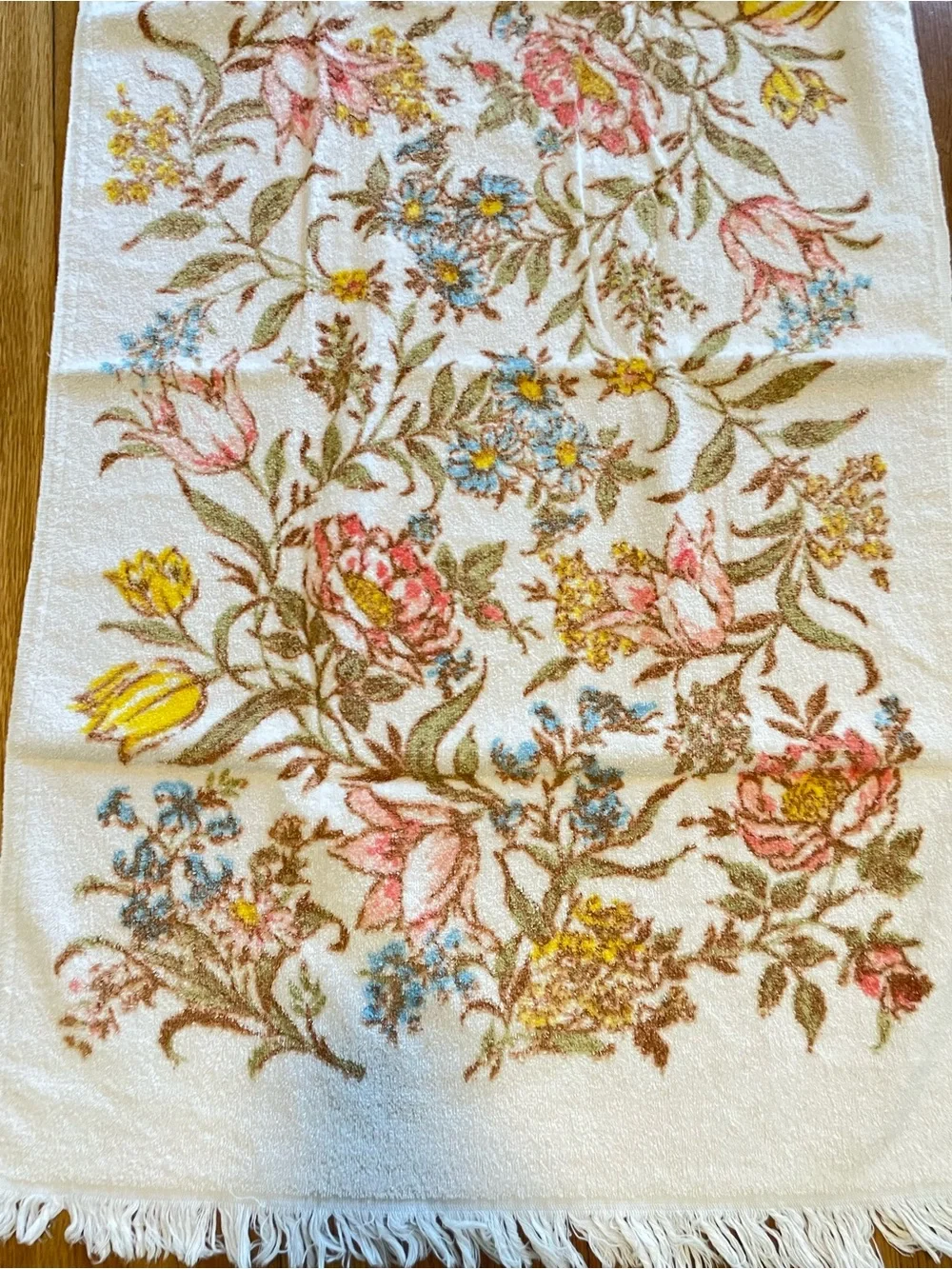 Vintage 1970s Fieldcrest Floral Bath Towel Fringe Wildflower Cottagecore 42x20