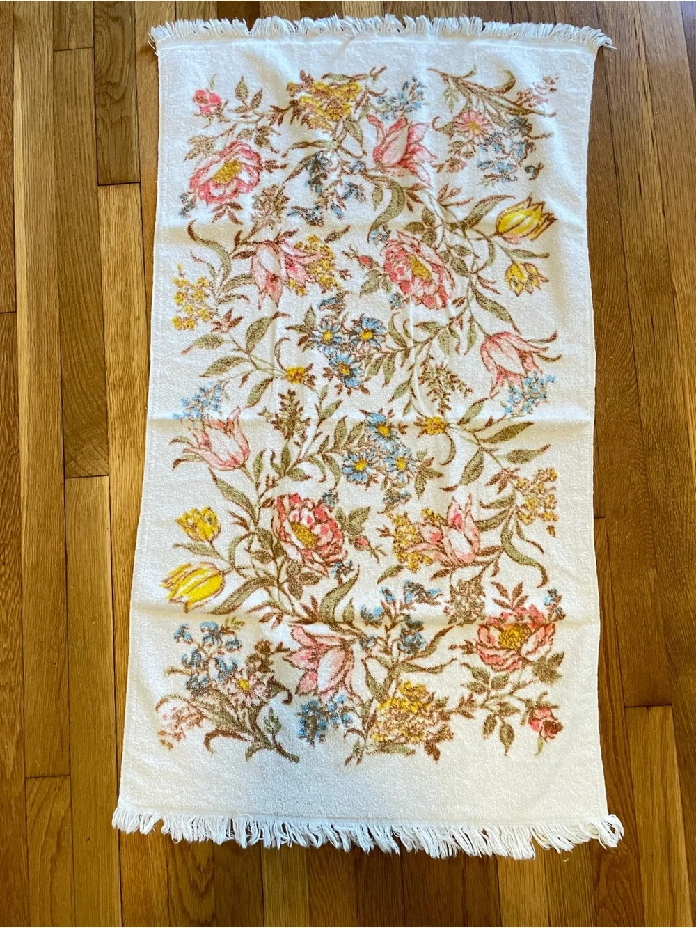 Vintage 1970s Fieldcrest Floral Bath Towel Fringe Wildflower Cottagecore 42x20