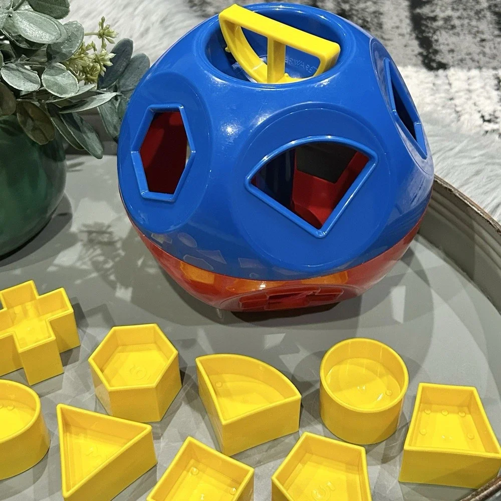 Tupperware Vintage Shape O Ball Classic Toy Sorter with 10 Shapes Blue Red