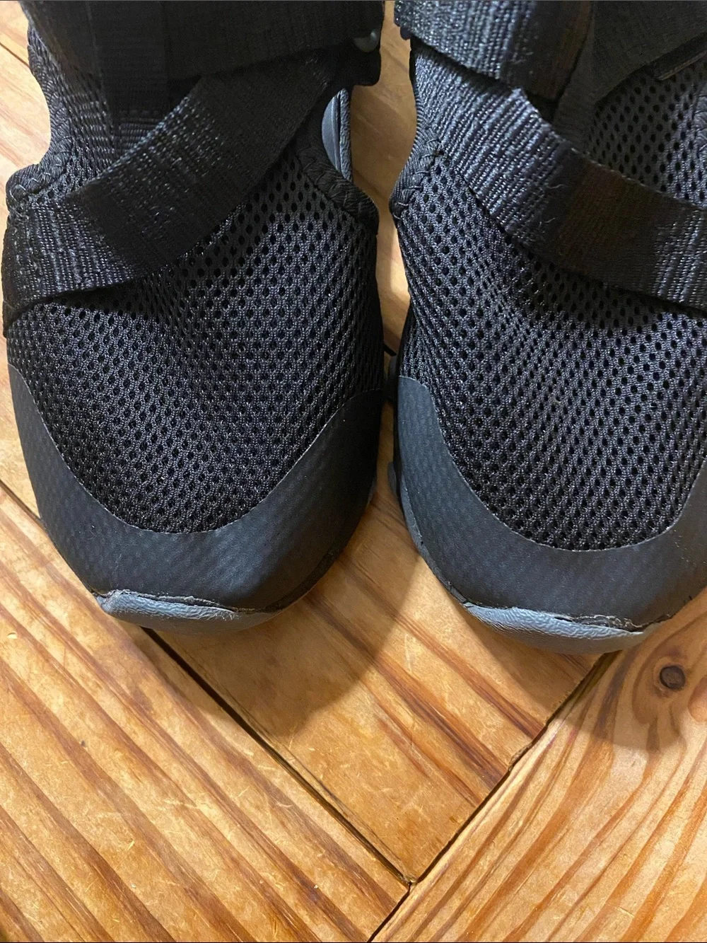 N/A comfortable black