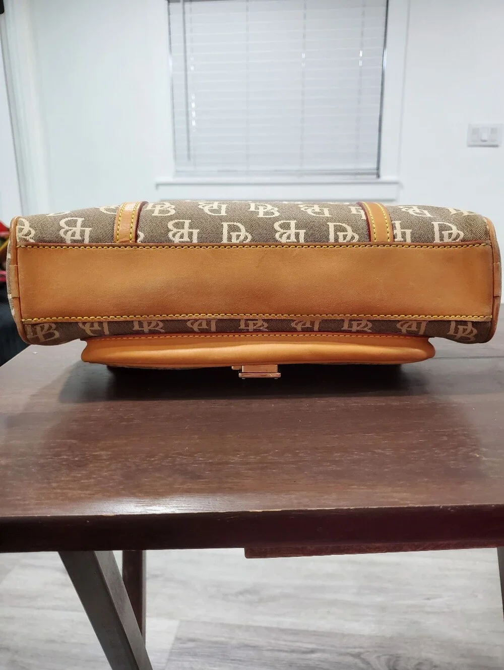 Dooney & Bourke front logo travel