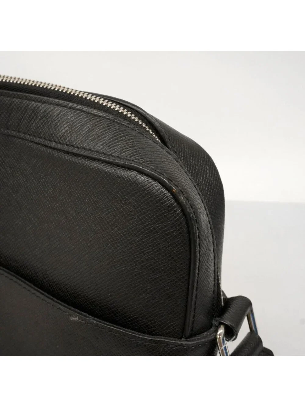 Louis Vuitton Shoulder Bag Taiga Anton Messenger MM Ardoise