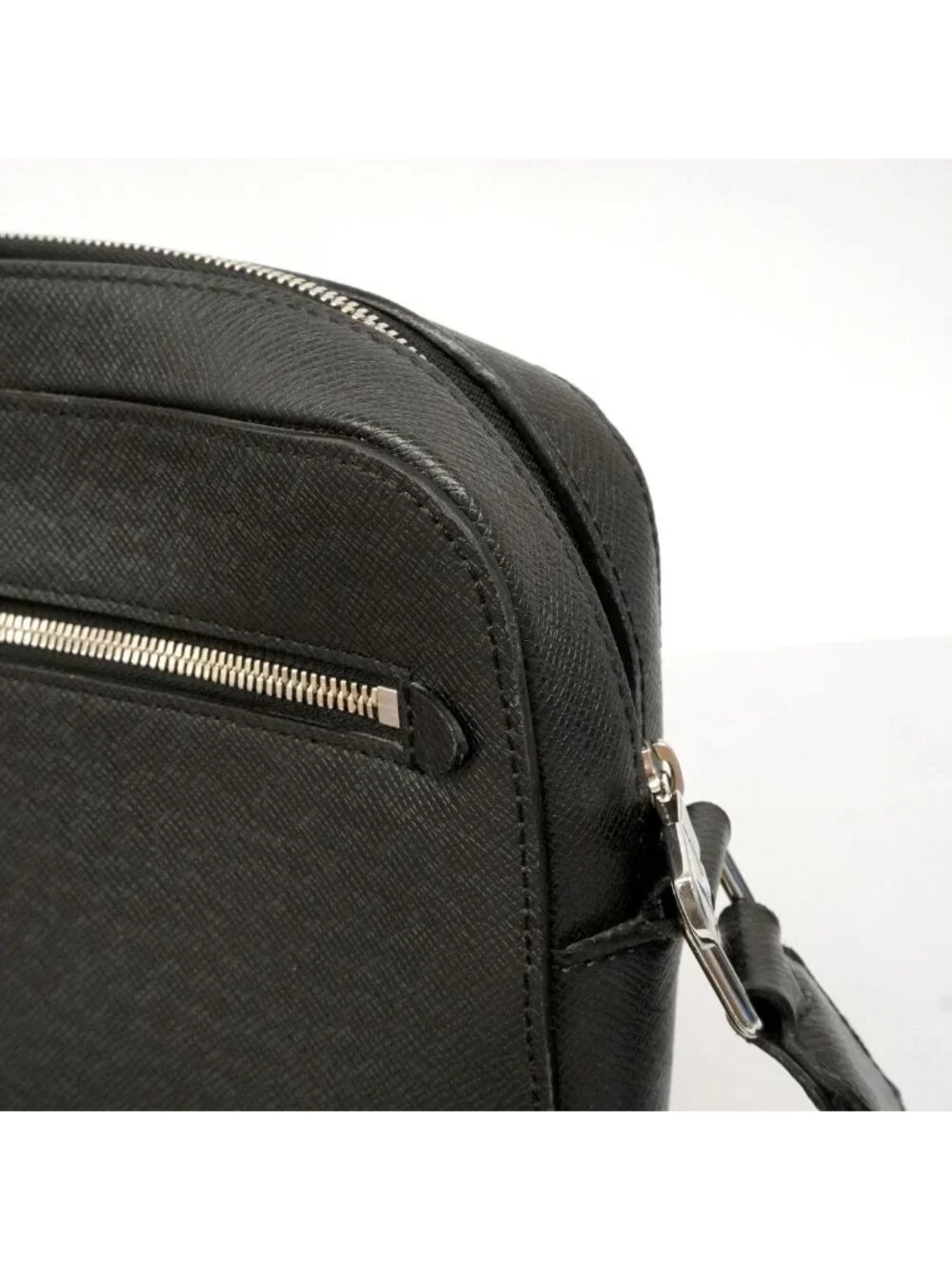 Louis Vuitton Shoulder Bag Taiga Anton Messenger MM Ardoise
