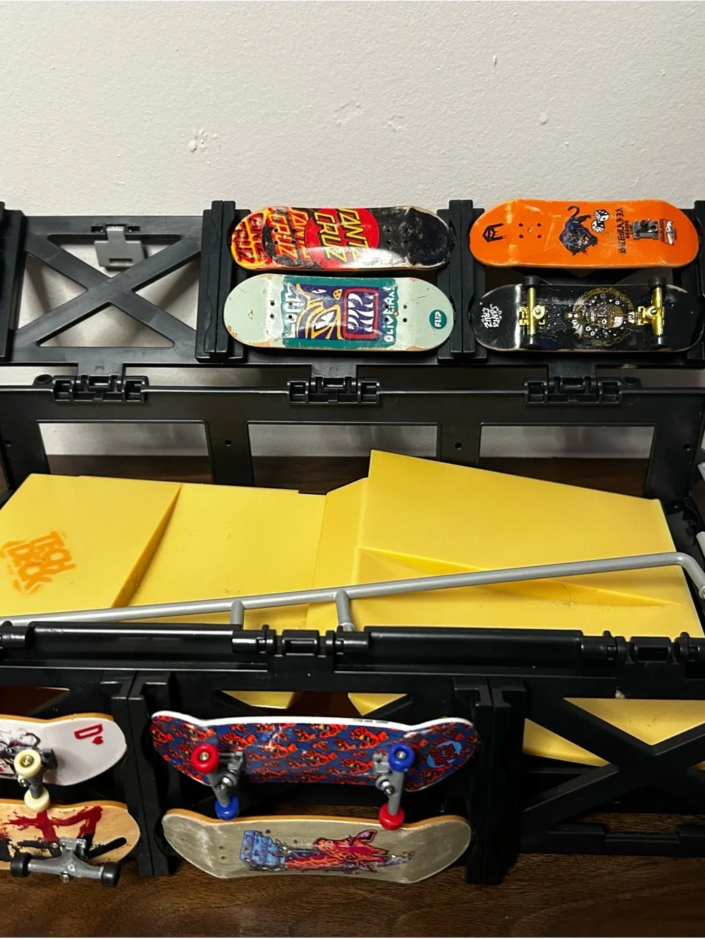Tack deck skategame transforming skate park carrying case w 7 boards included
