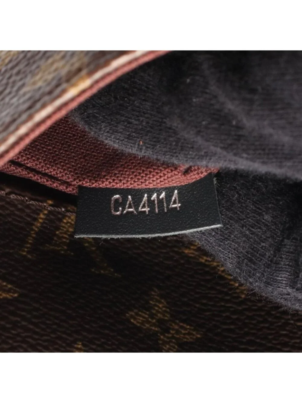 Louis Vuitton Shoulder Bag District PM Leather