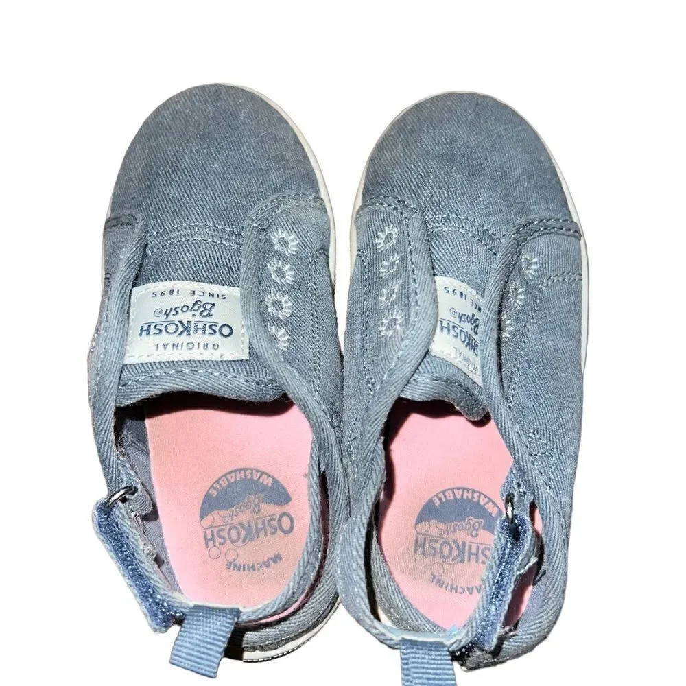 ‎OshKosh B’Gosh grey sneaker style sandals girl’s size 8M