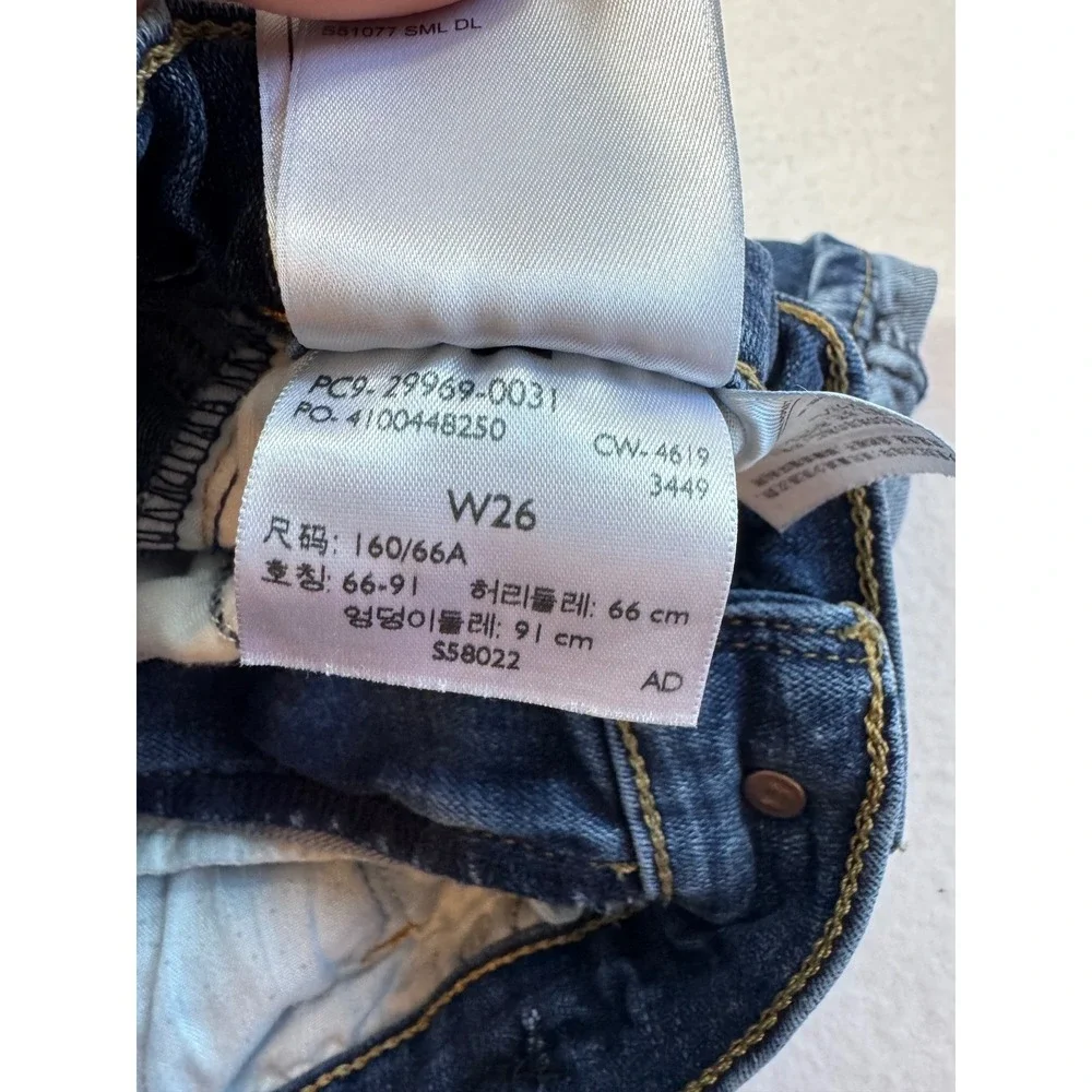 Classic Levi Strauss & Co Women Size 26 Denim Bermuda Shorts Indigo Blue Stretch