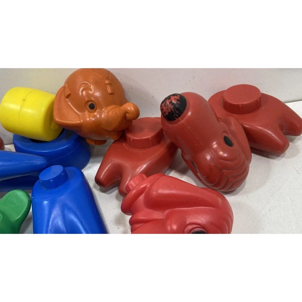 Vintage Tupperware 26 piece ZooIt Yourself Animal Building Toys Lot | 3 lb | USA
