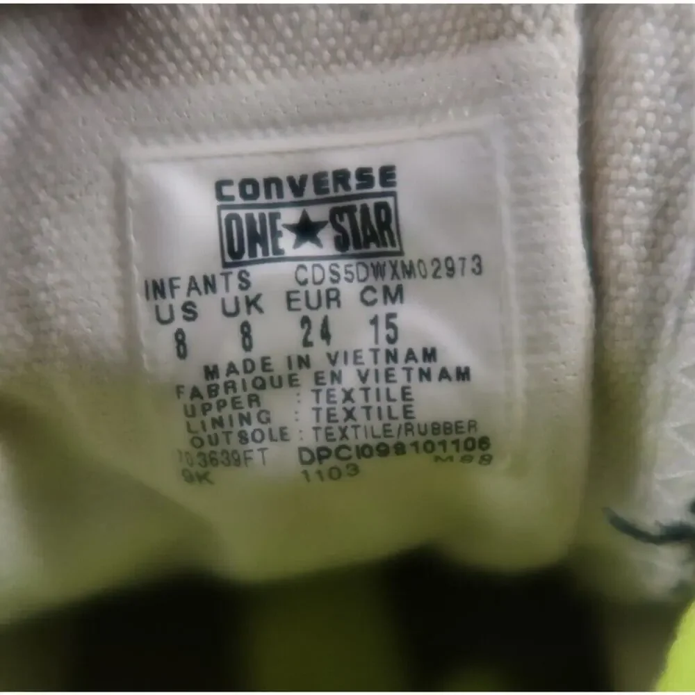 Converse listed canvas