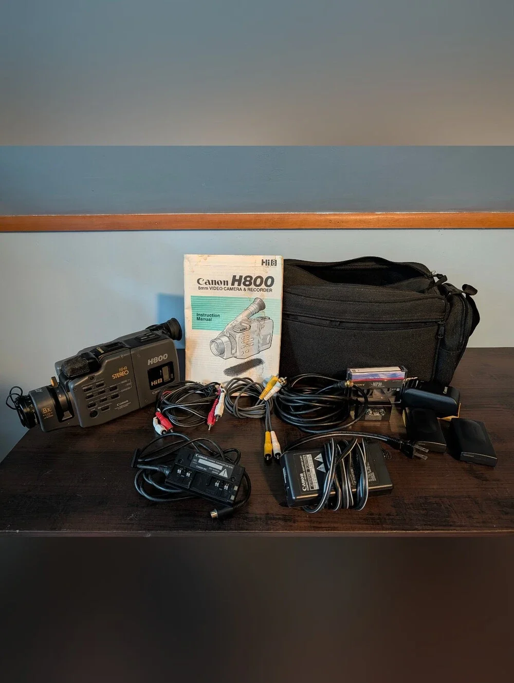 Canon H800 Hi8 8mm Video Camera Recorder Camcorder with Accessories *Untested*