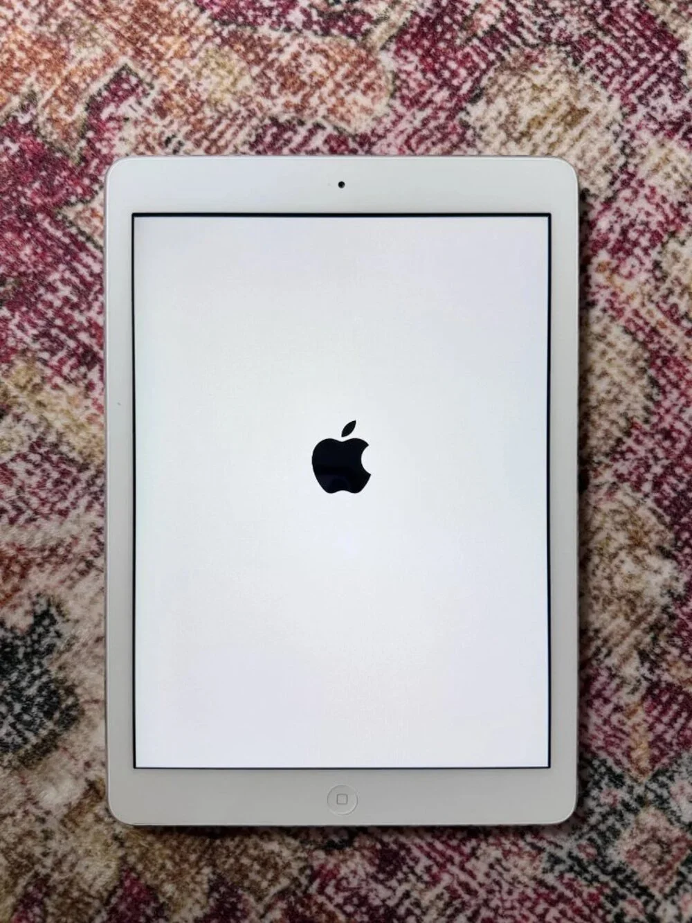 USED - GREAT CONDITION iPad Air (1st Generation), 32GB, Silver, Wi-Fi only