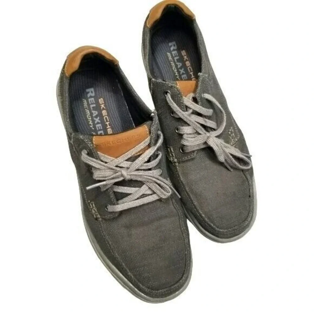 Sketchers men canvas boating shoes size 10 says‎ black on tag but is more grey