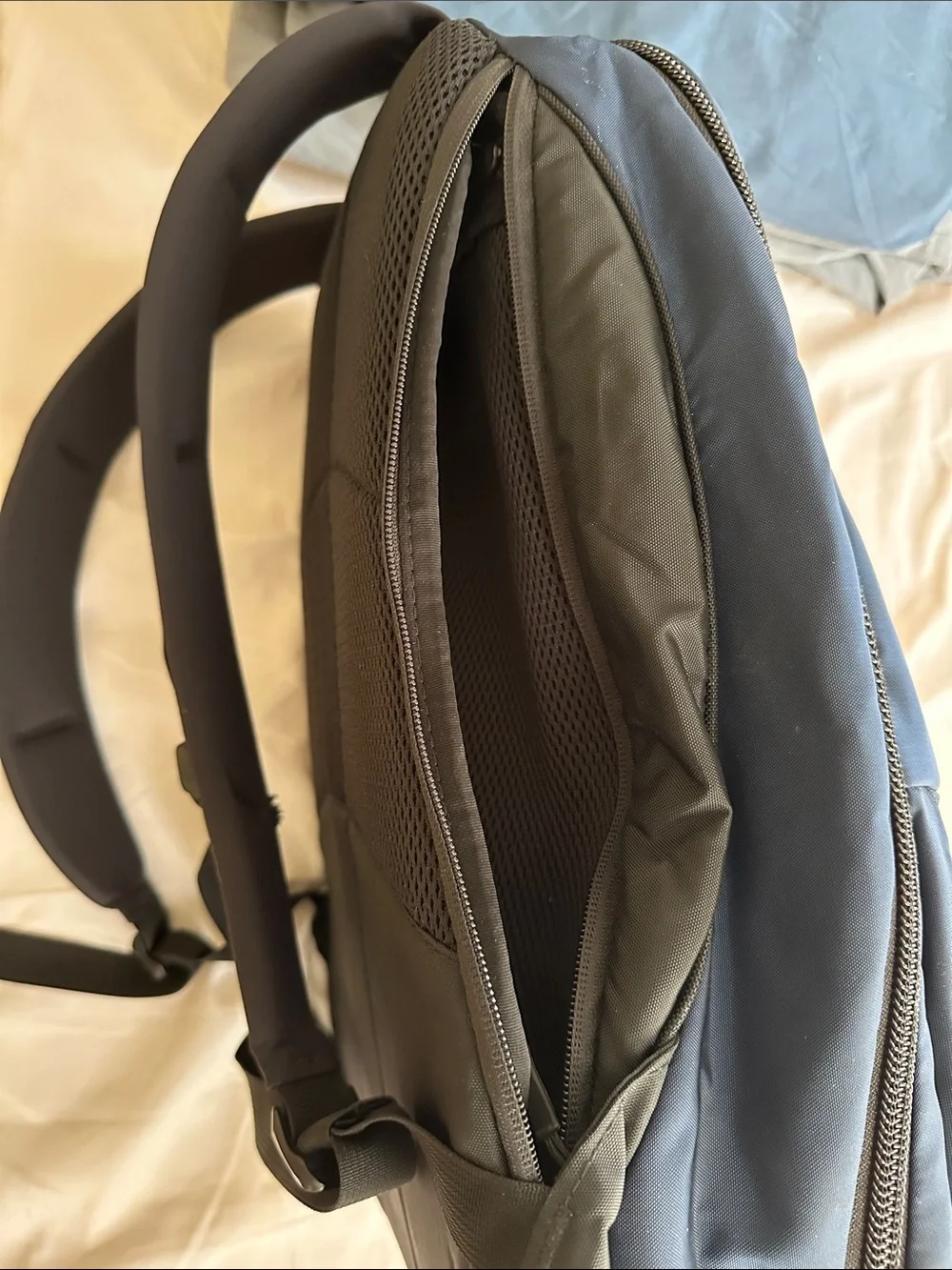 Tom Bihn this synik