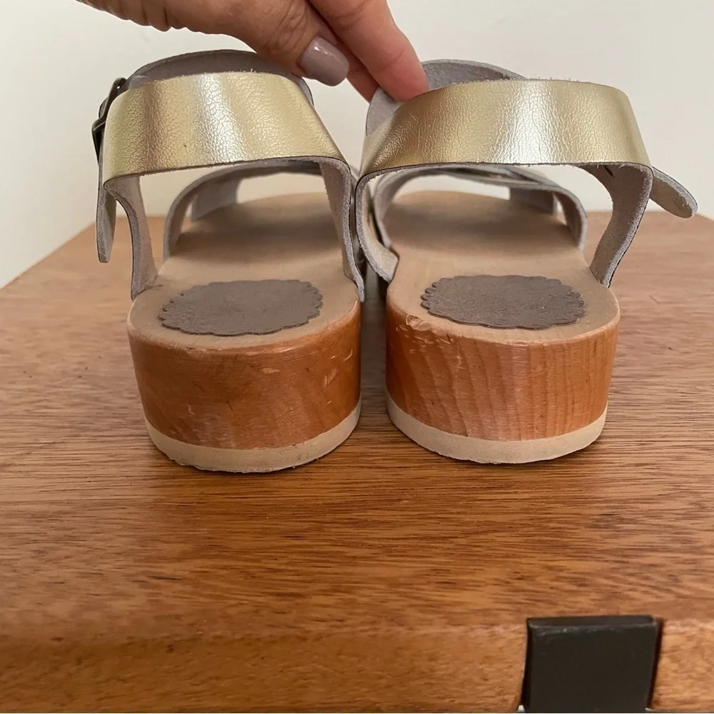 Hanna Andersson stylish gold