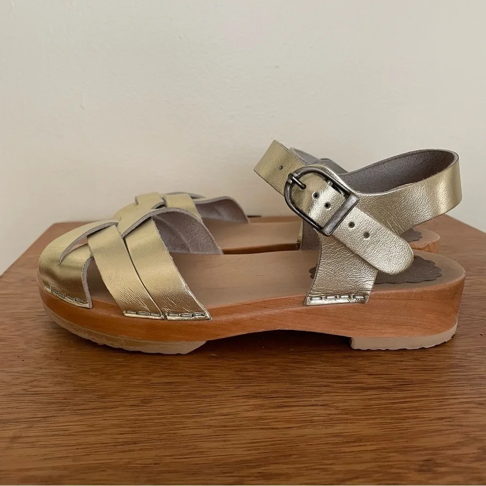 Hanna Andersson stylish gold