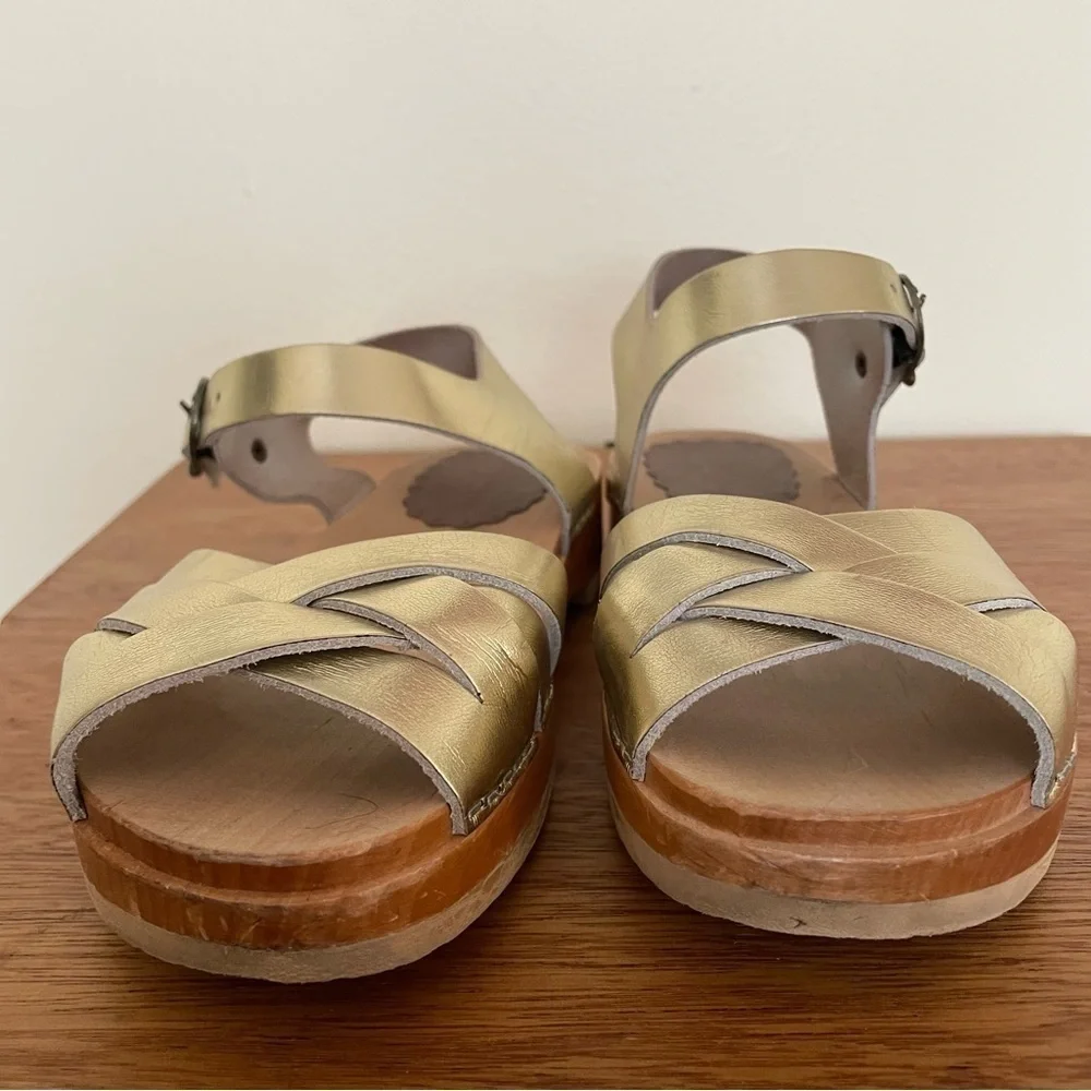 Hanna Andersson stylish gold