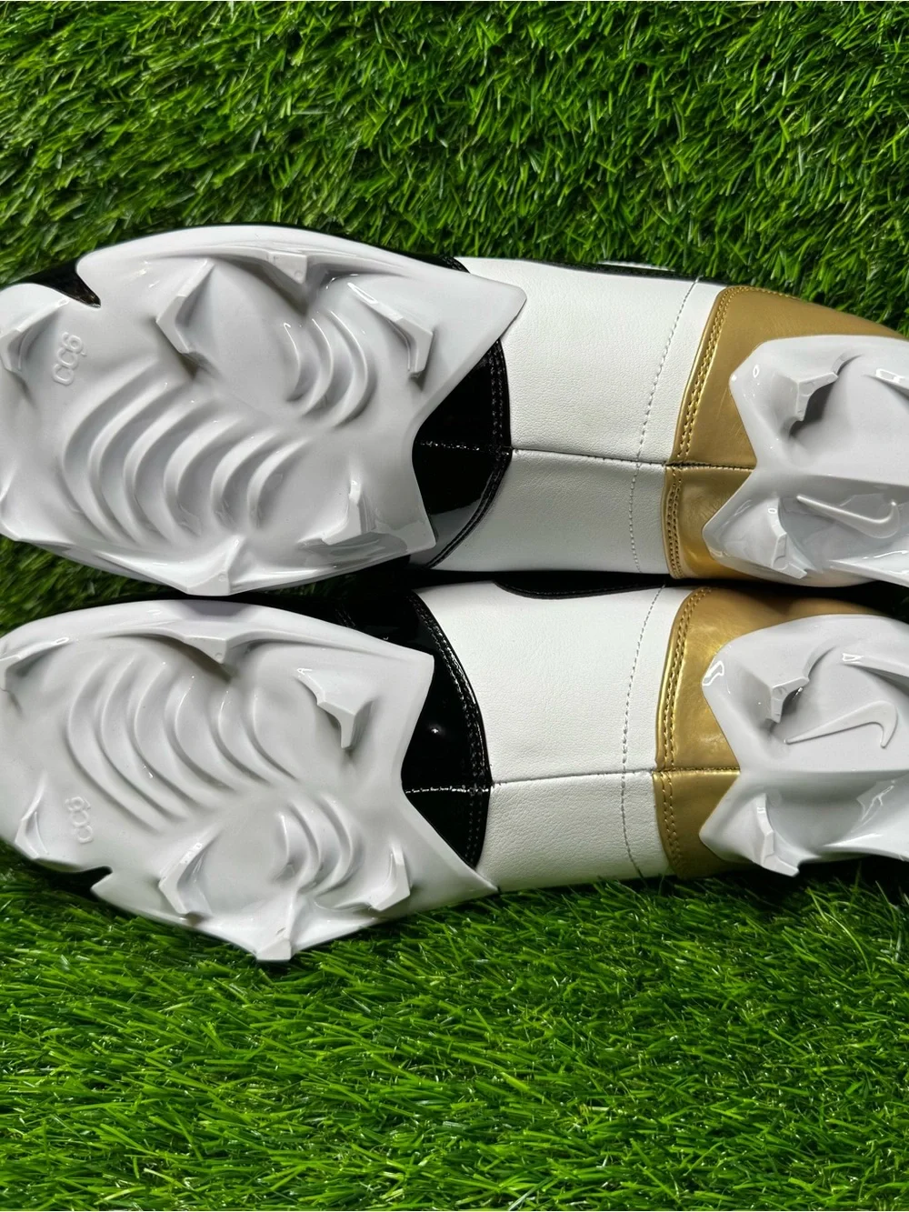 Size 13 - Mens Jordan 1 Low TD Football Cleats Patent Gold Toe - FJ6245-701