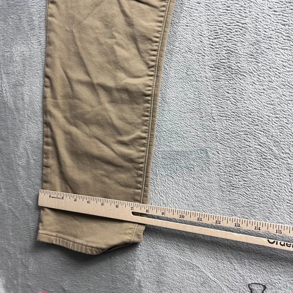 Banana Republic has closure