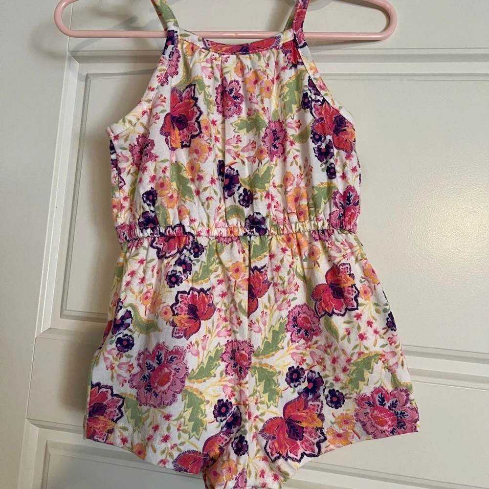 Old Navy follow us