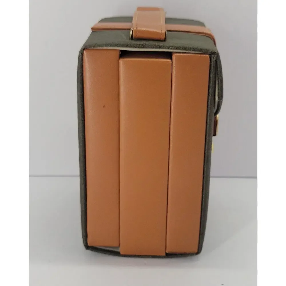Unbranded vintage travel